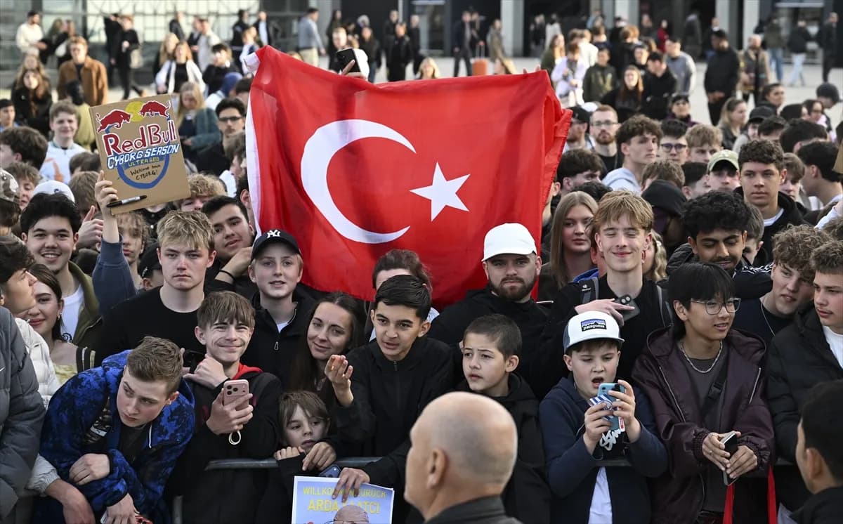 Arda Saatçi Berlin’de Kahraman Gibi Karşılandı