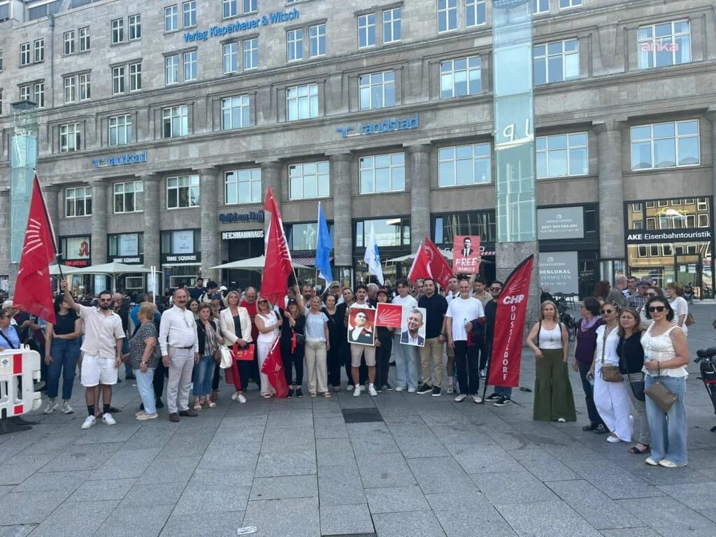 Köln’de CHP Genel Merkezi’ne Müdahaleye Protesto