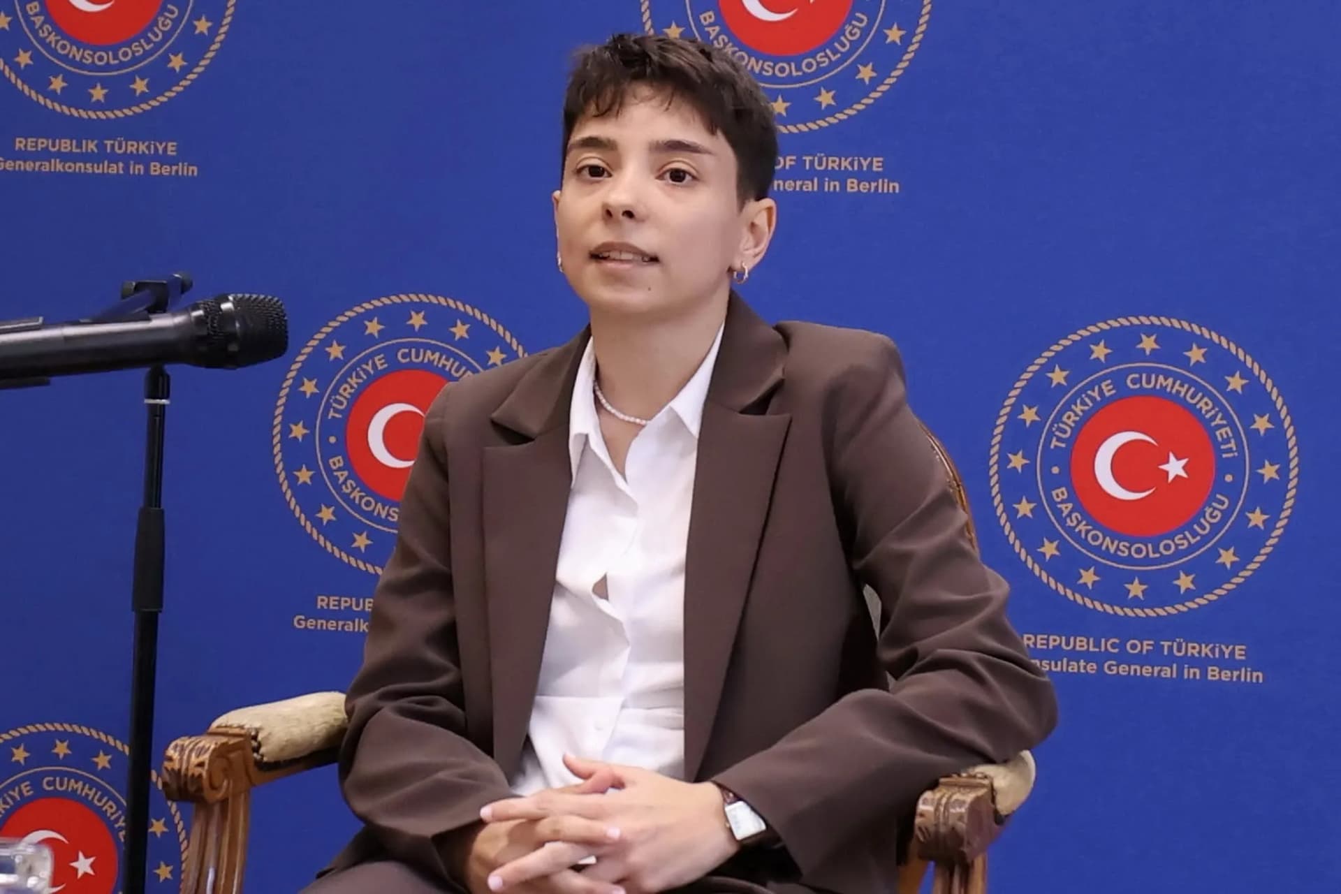 Türkolog Iraz Gülbay:“Dil, varlığın evidir”