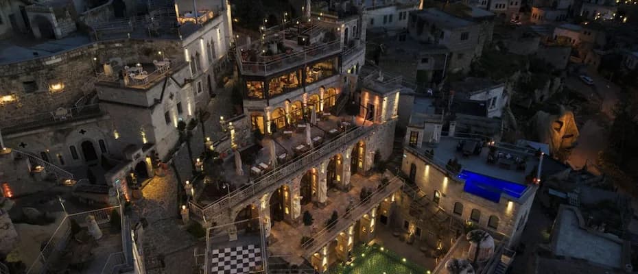 Hilton’un ilk mağara oteli