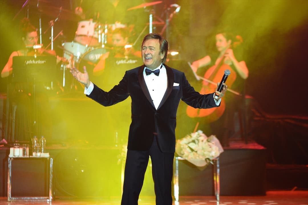 Erol Evgin "50. Sanat Yılı Konserleri"nin görkemli finalini Ankara'da yaptı