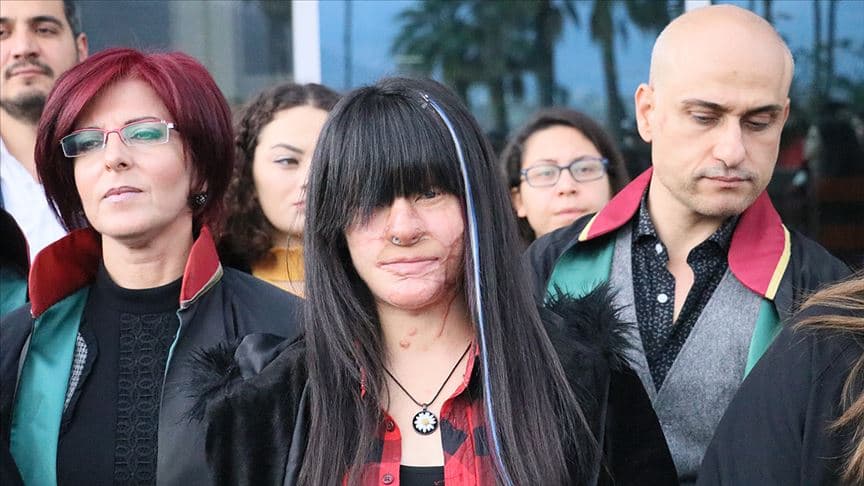 Berfin Özek'in yüzüne asit döken sanığa 12 yıl 18 ay hapis cezası