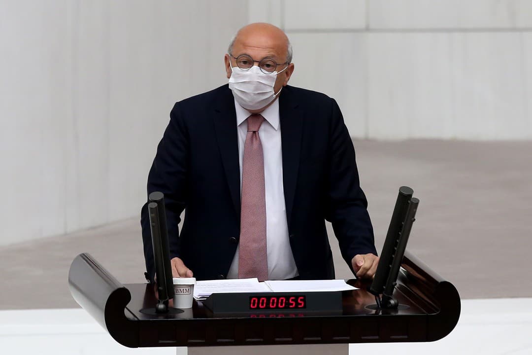 Çakırözer, Aileler bölündü, eşler ayrı kalmak zorunda.