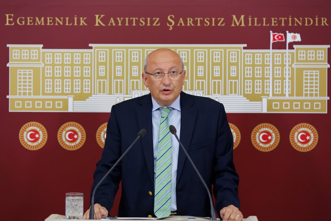 Çakırözer:  “Gurbetçiye test parası ödetmek büyük ayıp”
