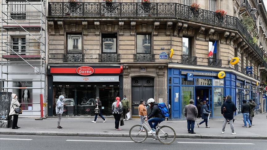 Fransa'da son 24 saatte 52 bin 10 kişide daha Kovid-19 tespit edildi
