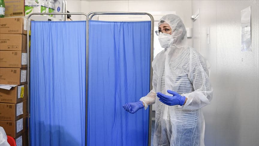 Fransa'da günlük Kovid-19 vakası ilk kez 60 bini geçti