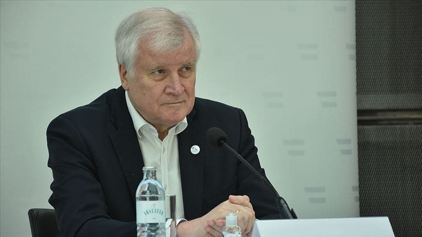 Seehofer: Müslüman düşmanı tutumlar toplumsal barış için tehdittir