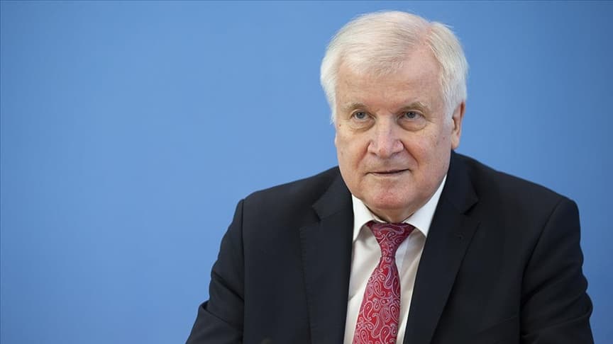 Seehofer'den AB’ye 'Polonya’ya yardım edin' çağrısı