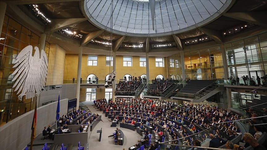 Almanya'da yeni bakanlar yemin ederek görevlerine başladı