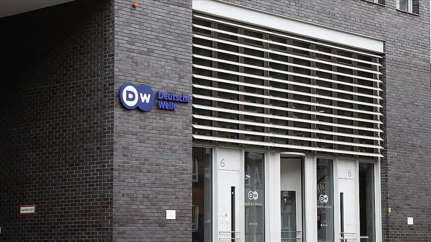 Deutsche Welle 2 Filistinli gazeteciyi daha işten çıkardı