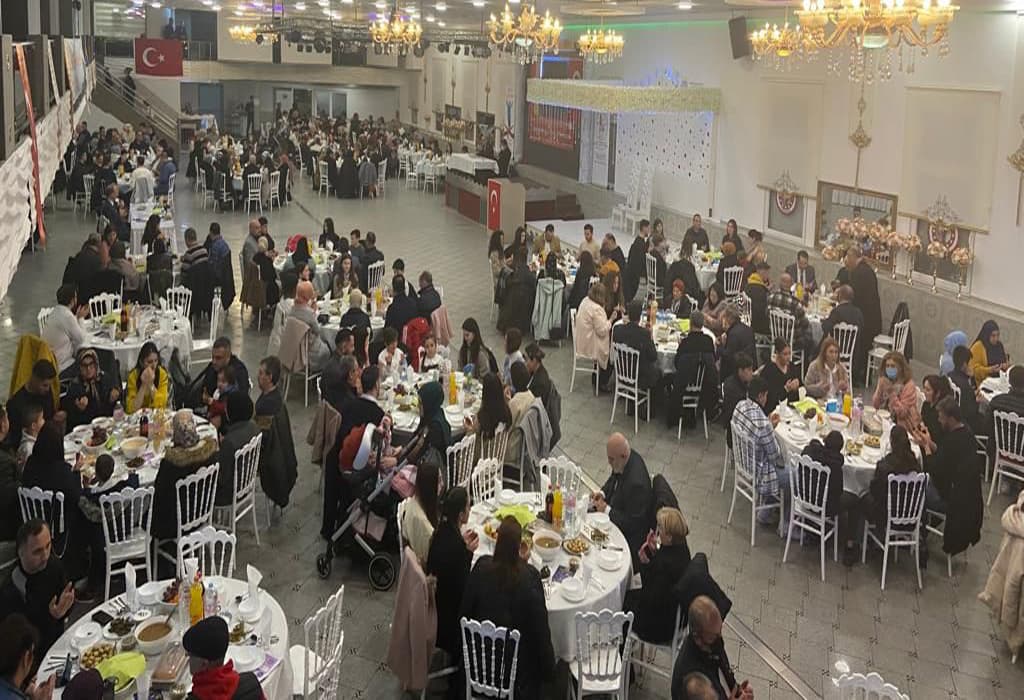 Balıkesirliler Almanya`da iftar yemeğinde buluştu