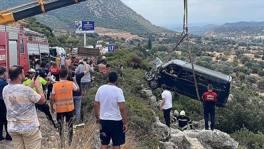 Sanatçı İbrahim Tatlıses Bodrum'da trafik kazası geçirdi