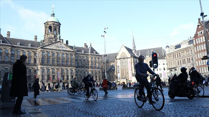 Hollanda'da maaşlara yapılan zamlar, enflasyonun gerisinde kaldı