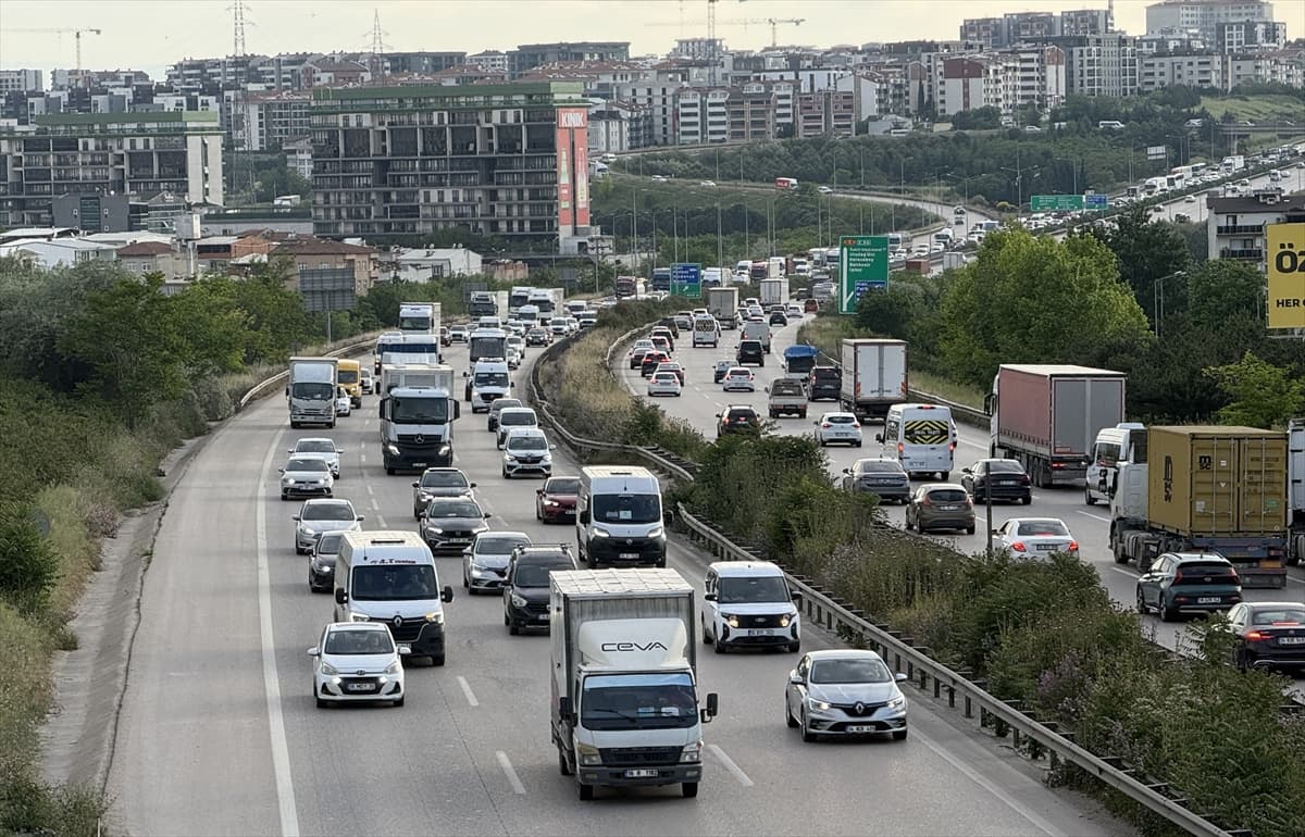 İstanbul-İzmir Otoyolu'nda Bayram Yoğunluğu