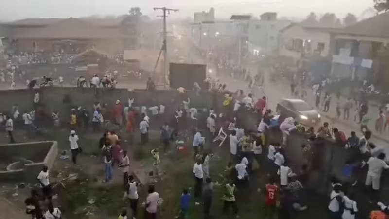 Tartışmalı hakem kararı sonrası çıkan izdihamda 56 kişi öldü