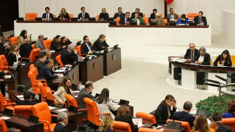 AK Parti sağda ve Kürt siyasetinde “yeni anayasa” birlikteliği mi hedefliyor?