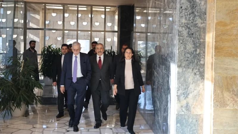 DEM Parti’nin İmralı heyeti parti ziyaretlerini sürdürecek CHP görüşmeyi tartışıyor