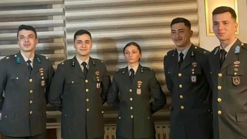 Beş teğmen ve üç disiplin amirine ihraç kararı verildi