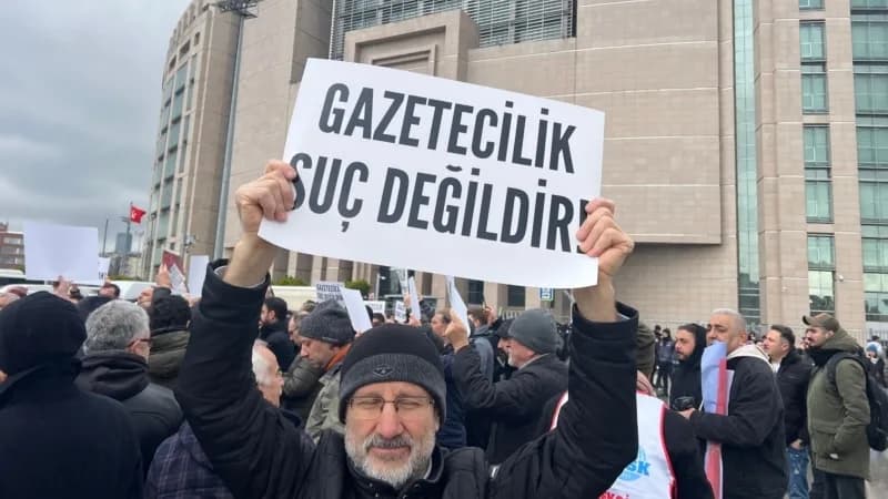 Gözaltına alınan Birgün yöneticisi üç gazeteciden ikisine yurtdışı yasağı