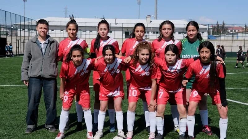 Acıyaman Kadın Futbol Takımı oyuncuları deprem sonrası sporla hayata yeniden tutunuyor