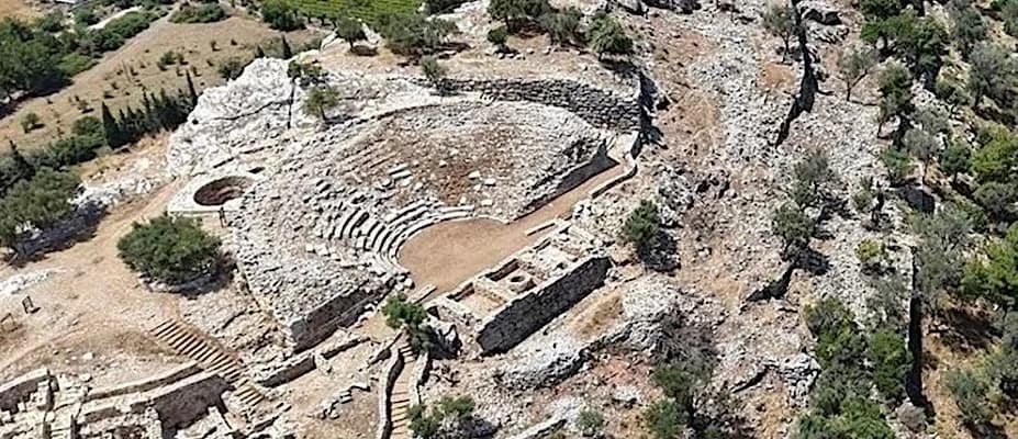Amos’un antik tiyatrosundaki kazılar tüm hızıyla devam ediyor