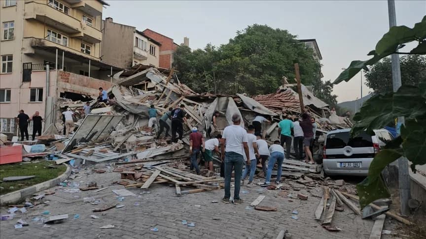 Balıkesir’de 6,1 büyüklüğünde deprem