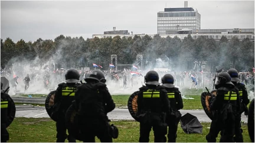 Hollanda’da sığınmacı karşıtı protesto çatışmalara dönüştü