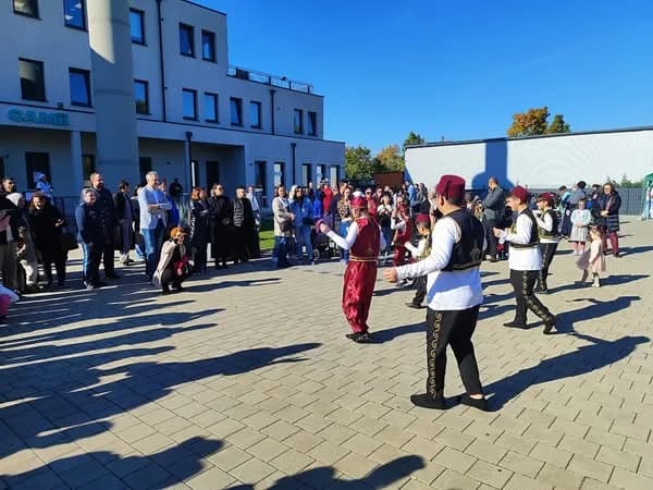 Regensburg`daki Renkli Folklor Gösterisi Büyük İlgi Gördü