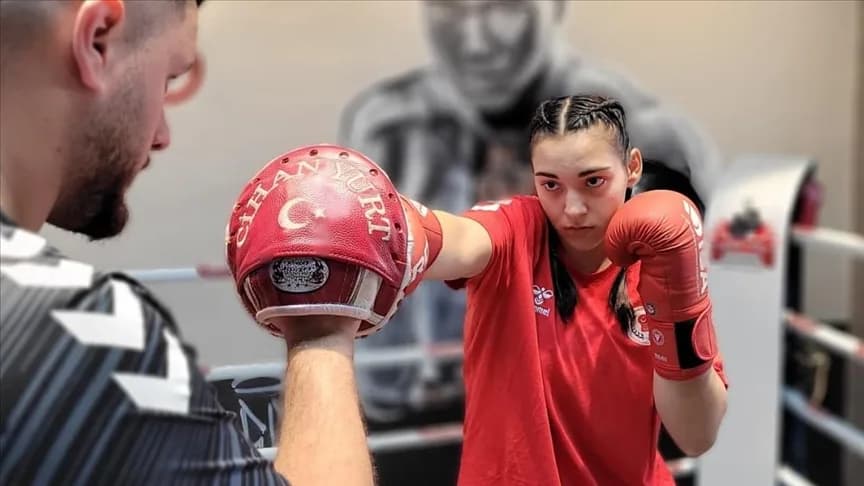 Ayşenur, Türkiye’deki başarılarını Avrupa’da “taçlandırdı”
