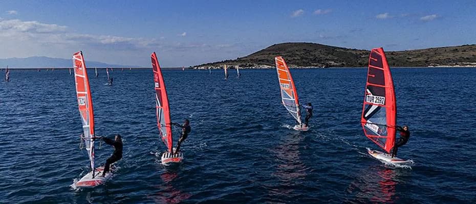 Foça’nın rüzgarı spor turizmini güçlendiriyor