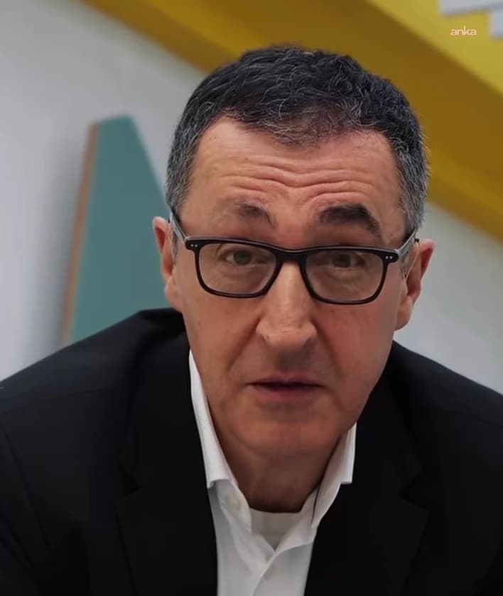 Cem Özdemir: “Yeşiller’in X’ten çekilme kararı doğru değil”