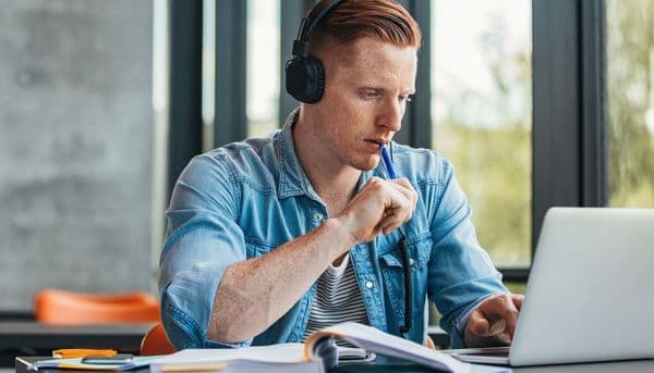 Musik beim Lernen: Hilfe oder Störfaktor?
