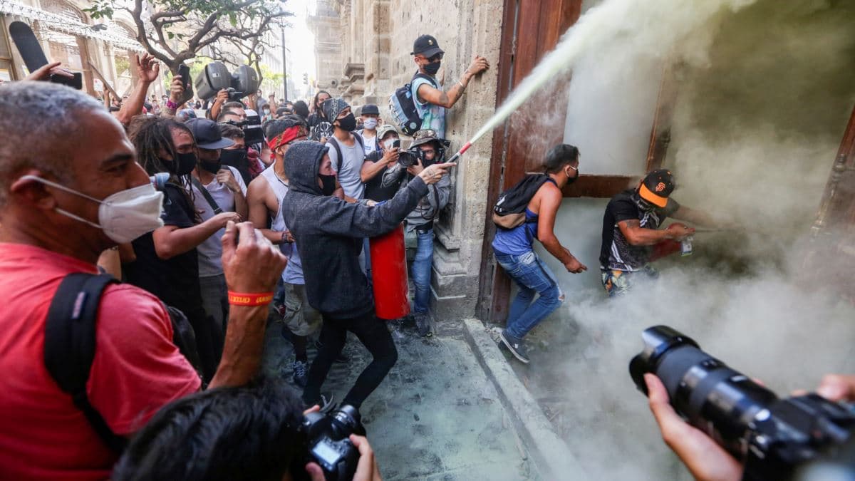 Polis Karşıtı Gösteriler Meksika'da da Sürüyor