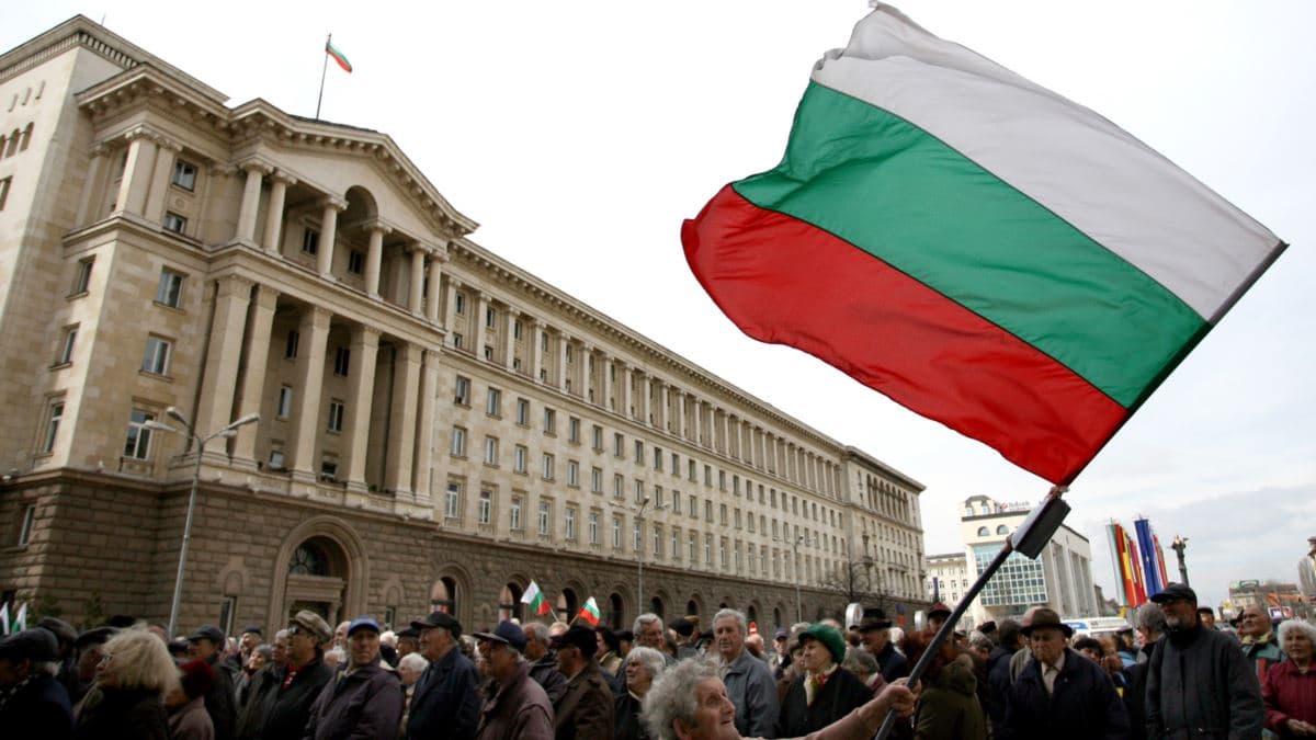 Bulgaristan'da Binlerce Protestocu Hükümeti İstifaya Çağırdı