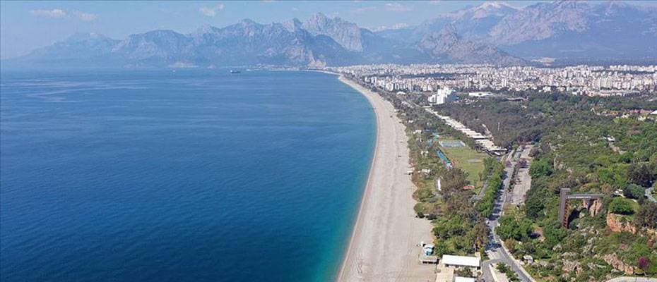 Turizm kenti Antalya'da Kovid-19 ile etkin mücadele sürüyor