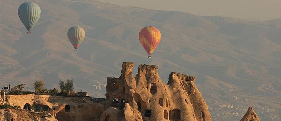 Kapadokya'da sıcak hava balonlarının görsel şöleni