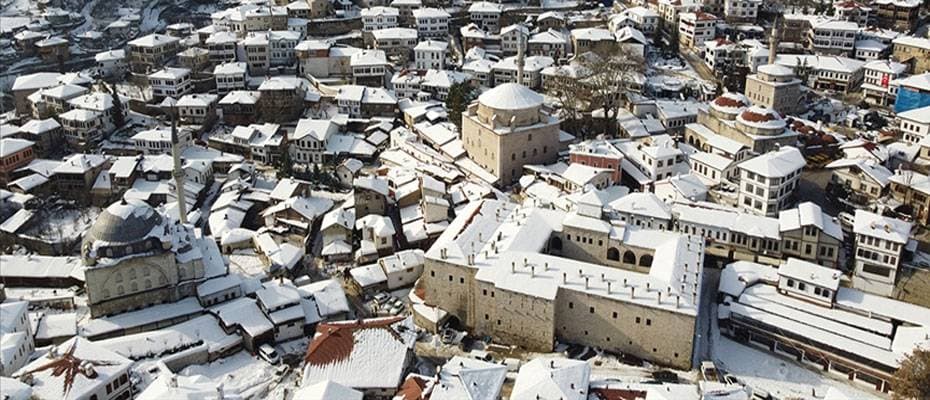 Safranbolu'nun karla kaplı tarihi mekanlarına kuş bakışı